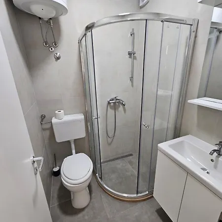 بيت ضيافة Dino And Jele 3*