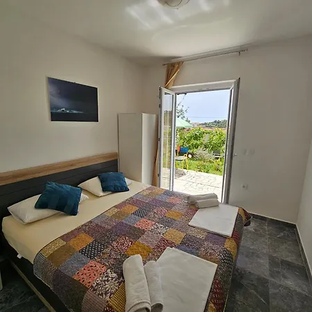 Dino And Jele 招待所 3*